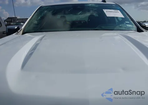 2025 Chevrolet Silverado 1500 z USA, uszkodzony, nr VIN 1GCUKDED6SZ131916